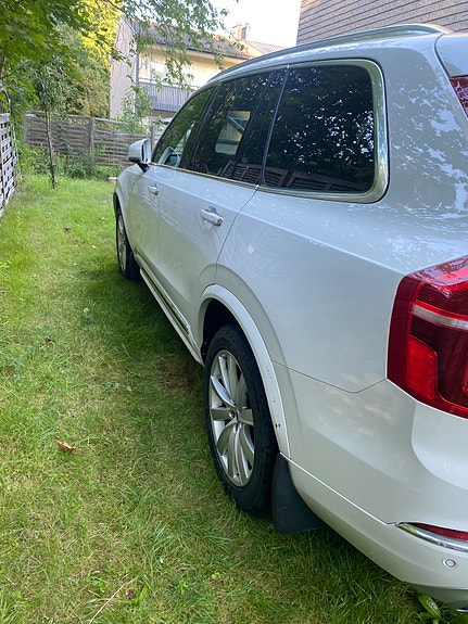 Volvo XC90 2 of 5