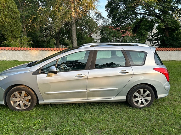 Peugeot 308 SW 4 of 5