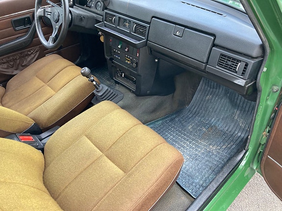 Volvo 242 12 of 30