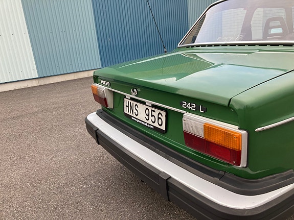 Volvo 242 30 of 30