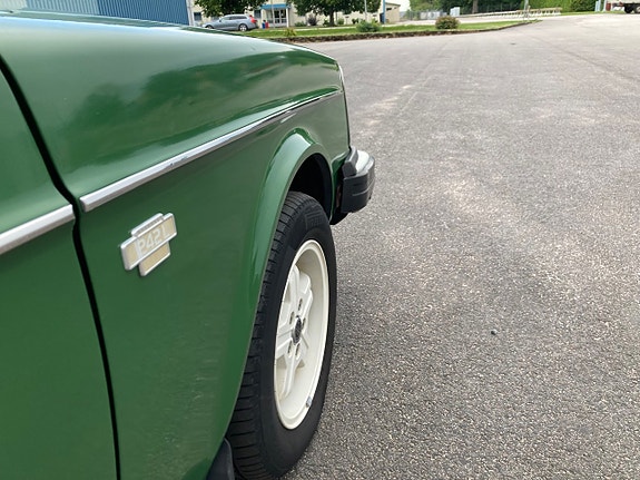 Volvo 242 28 of 30