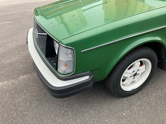 Volvo 242 27 of 30
