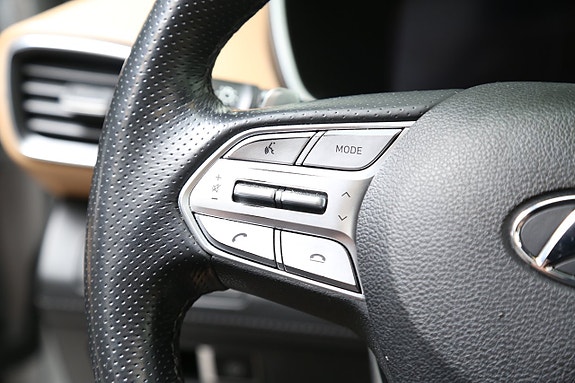 Hyundai Santa Fe 16 of 30