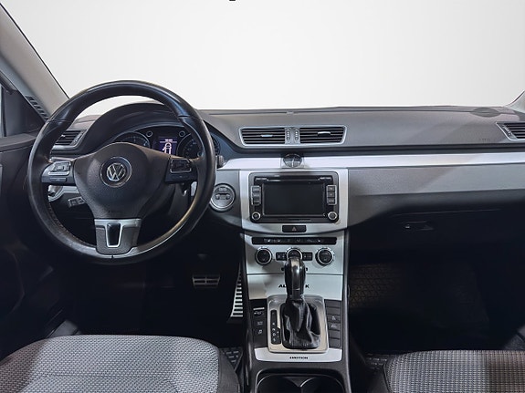 Volkswagen Passat Alltrack 14 of 29