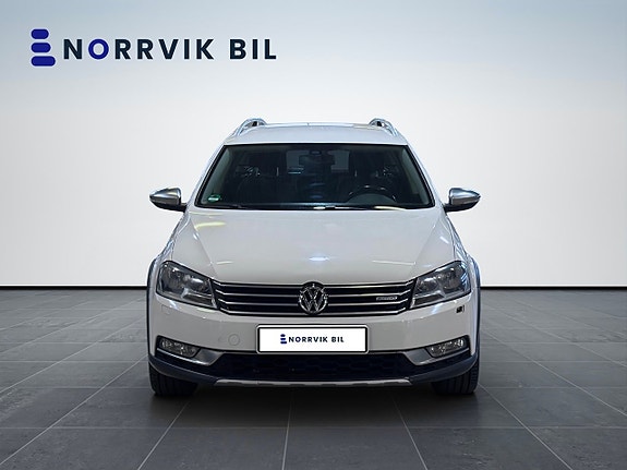 Volkswagen Passat Alltrack 2 of 5