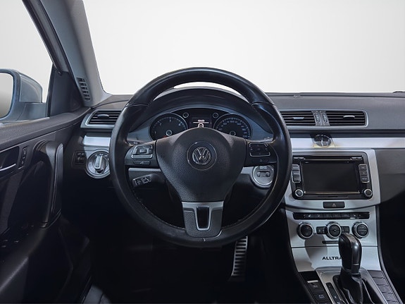 Volkswagen Passat Alltrack 12 of 29