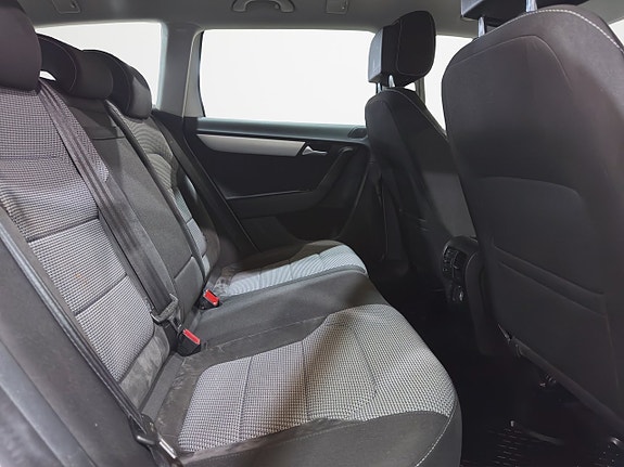 Volkswagen Passat Alltrack 23 of 29