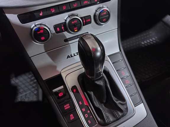 Volkswagen Passat Alltrack 22 of 29