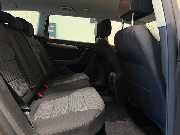 Volkswagen Passat 12 of 17