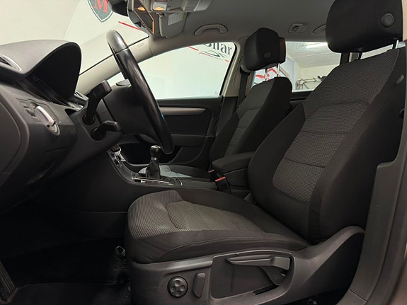 Volkswagen Passat 15 of 17