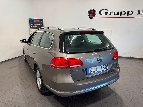 Volkswagen Passat 10 of 17