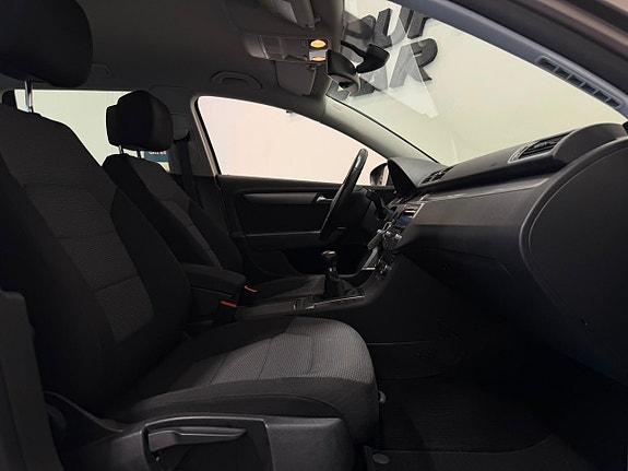 Volkswagen Passat 6 of 17