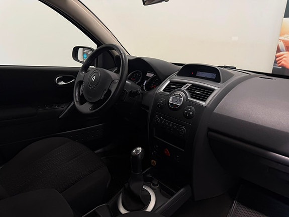 Renault Megane 2 of 5