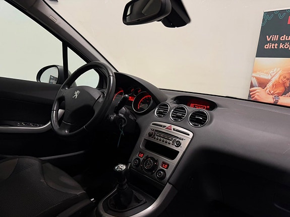 Peugeot 308 SW 2 of 5
