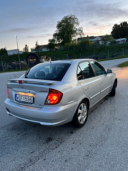 Hyundai Accent 3 of 7