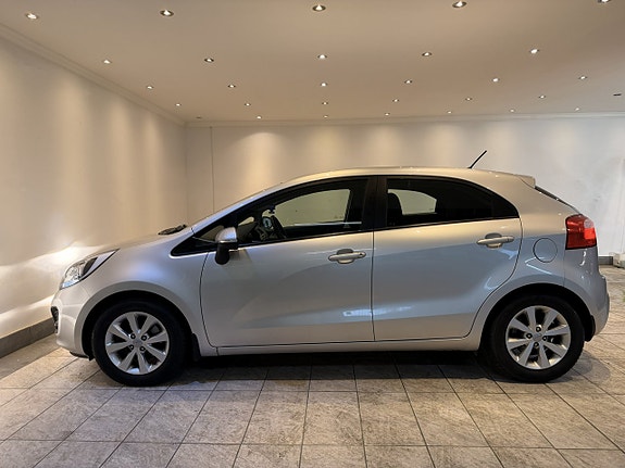 Kia Rio 2 of 5