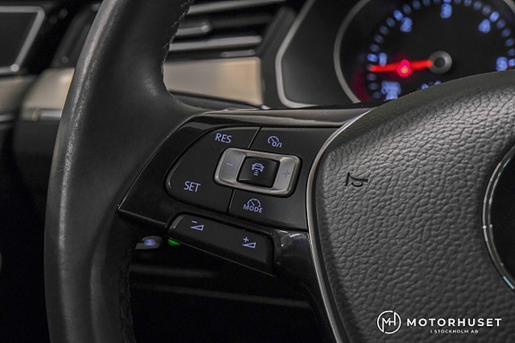 Volkswagen Passat 16 of 24