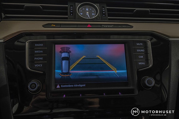 Volkswagen Passat 15 of 24