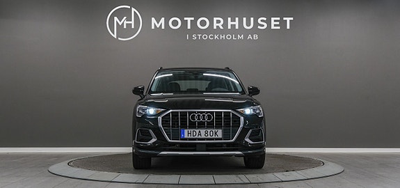 Audi Q3 2 of 5