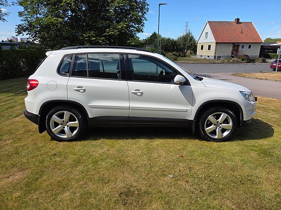 Volkswagen Tiguan 2 of 5