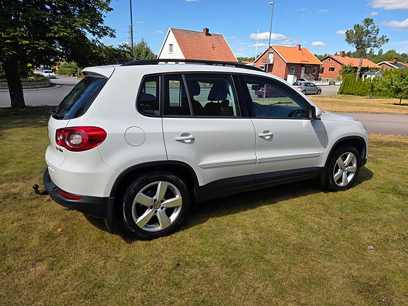 Volkswagen Tiguan 3 of 5