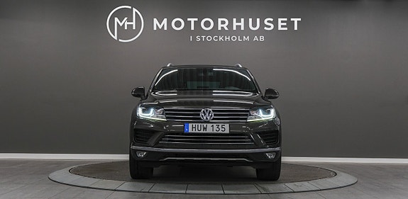 Volkswagen Touareg 2 of 5