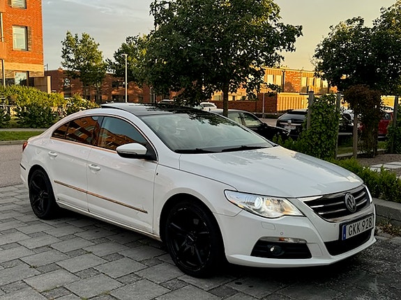 Volkswagen Passat CC 2 of 5