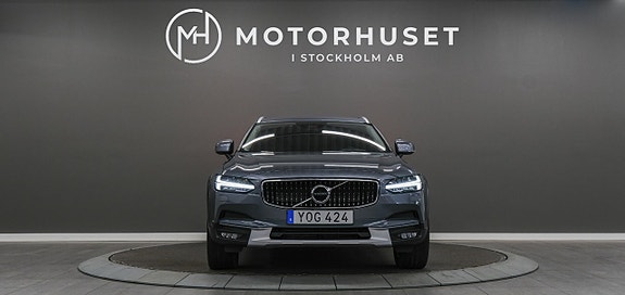 Volvo V90 Cross Country 2 of 5