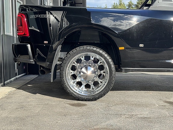 Dodge RAM 3500 17 of 25