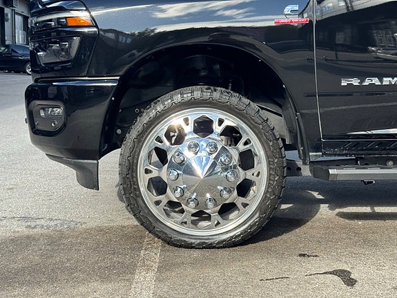 Dodge RAM 3500 21 of 28