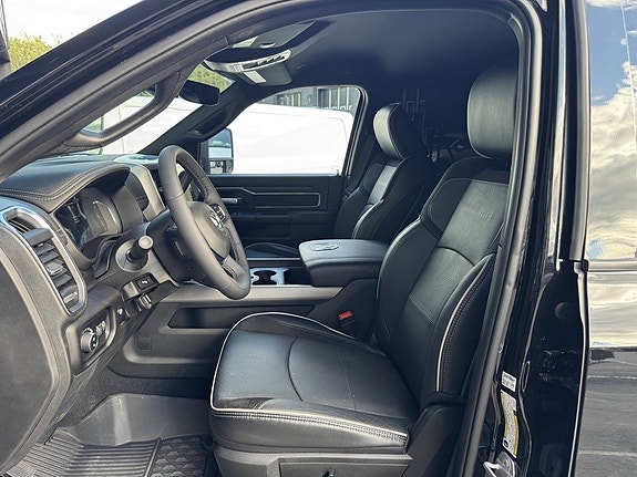 Dodge RAM 3500 4 of 5