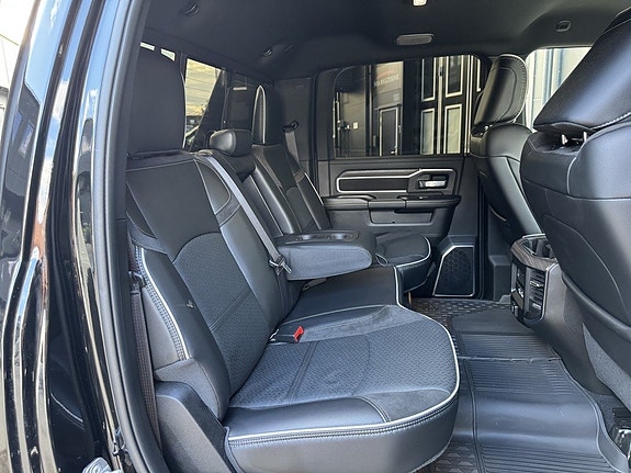 Dodge RAM 3500 12 of 25