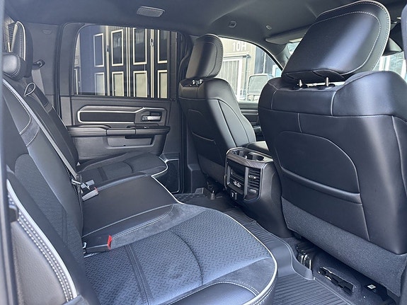 Dodge RAM 3500 10 of 25