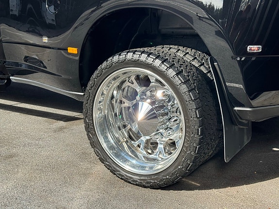 Dodge RAM 3500 16 of 28