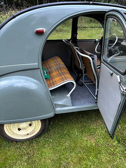 Citroen 2CV 4 of 6
