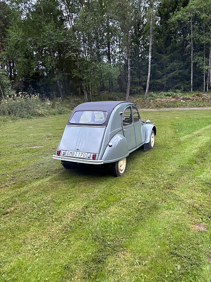 Citroen 2CV 2 of 6