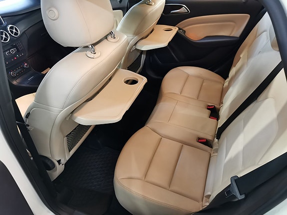 Mercedes-Benz B180 12 of 12