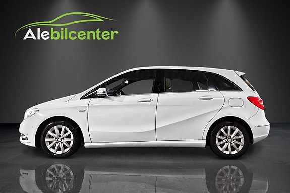 Mercedes-Benz B180 3 of 5