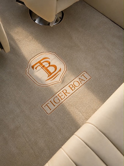 Tiger Boat Custom – Classic Italian-Style Wooden Boat 3 of 5