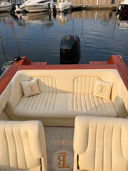 Tiger Boat Custom – Classic Italian-Style Wooden Boat 5 of 5