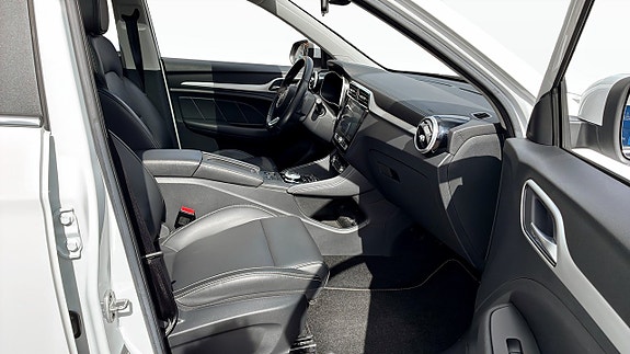 MG ZS 3 of 5