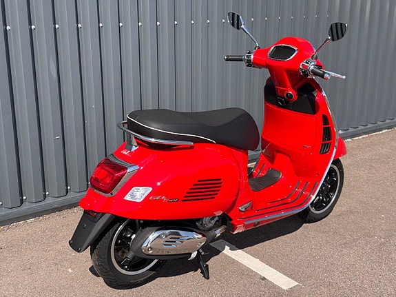 Vespa GTS Super 310 4 of 5