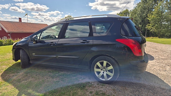 Peugeot 308 SW 4 of 5
