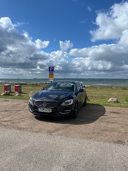 Volvo V60 2 of 7