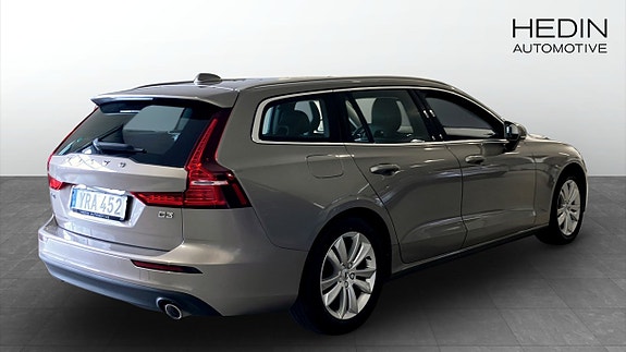 Volvo V60 2 of 5