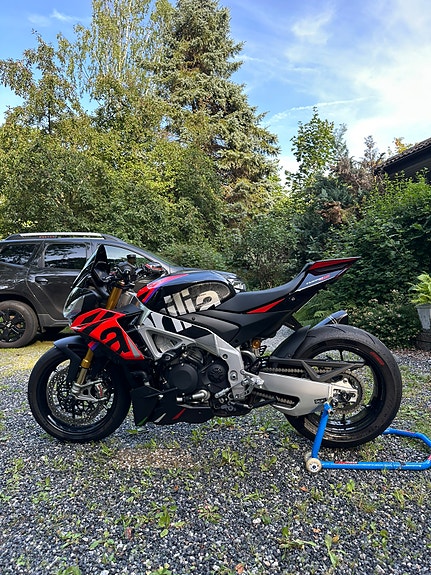 Aprilia Tuono v4 factory 2 of 3