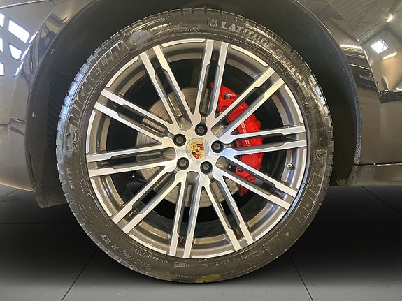 Porsche Macan 14 of 23