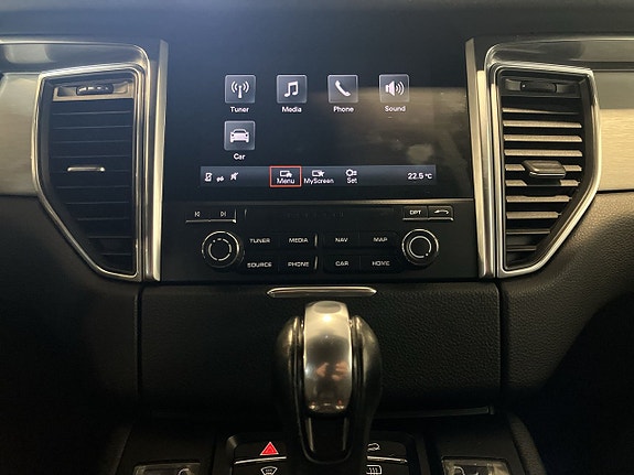 Porsche Macan 16 of 23