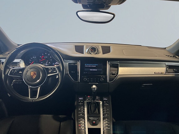 Porsche Macan 8 of 23