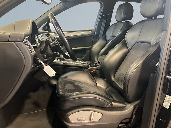 Porsche Macan 7 of 23